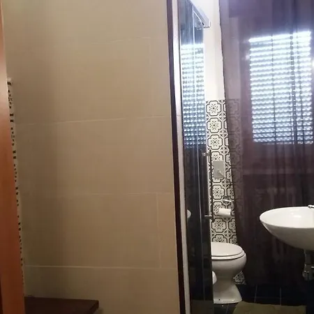 לינה וארוחת בוקר La Lupa